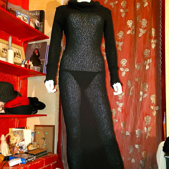 🖤Gorgeous Black Knit Maxi Dress 🖤 - Picture 5 of 16